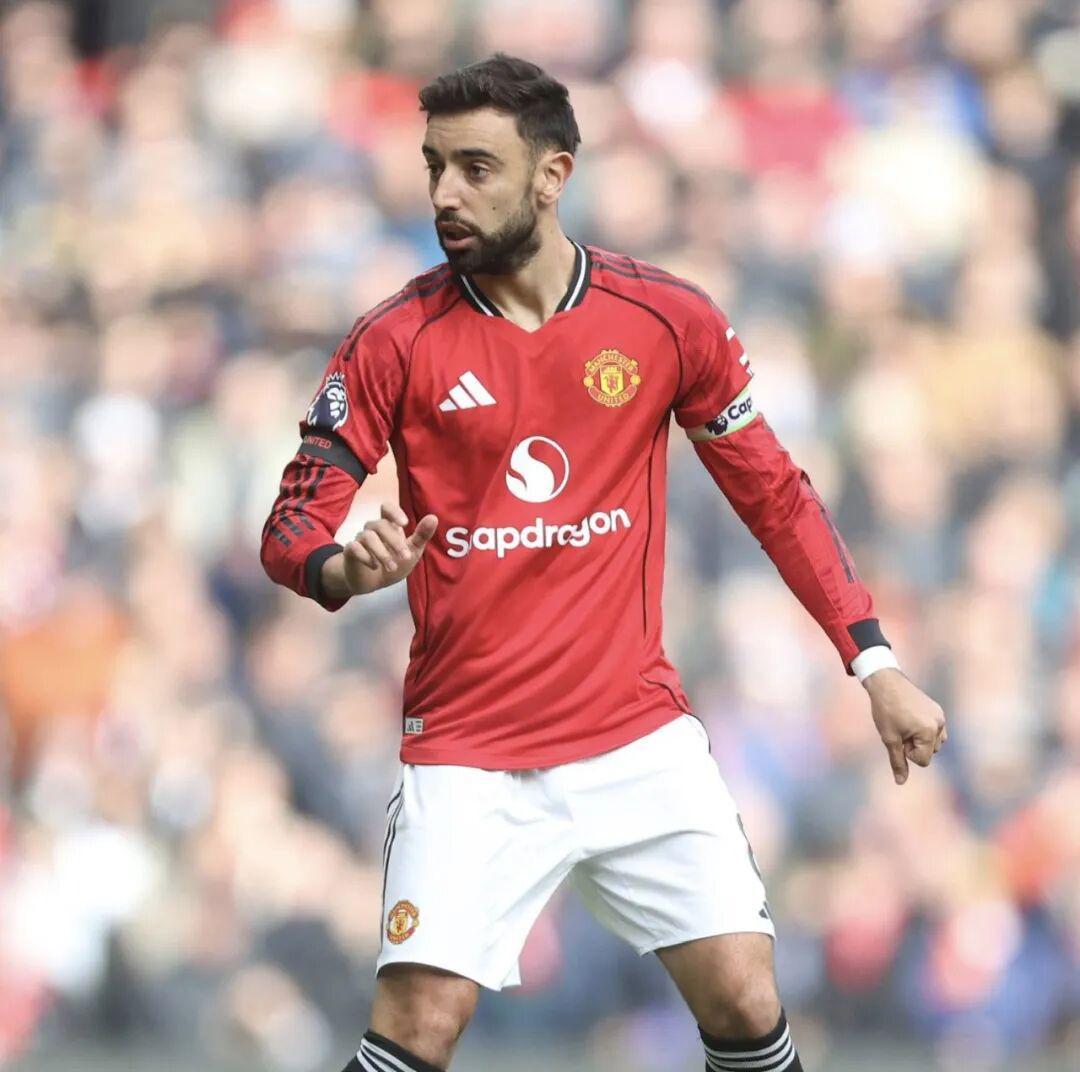 49图库 官网-亨利谈B费的助攻:他不是在踢球,是在思考足球