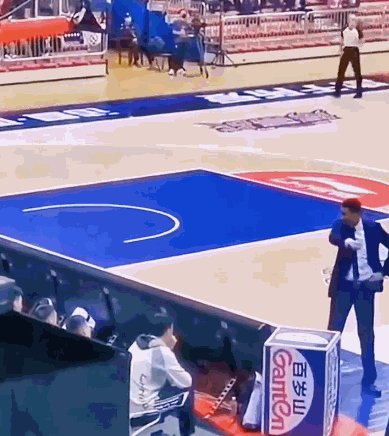 1634510490432008200.gif 汤杰.gif