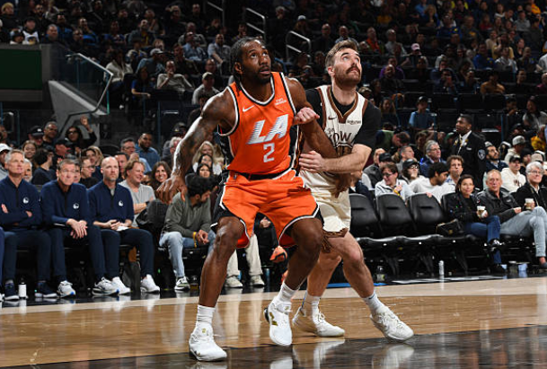 49图库 官网-勇三崩快船轰72-45逆转!与对手仅差1.5胜场 勇士将打雷霆和火箭